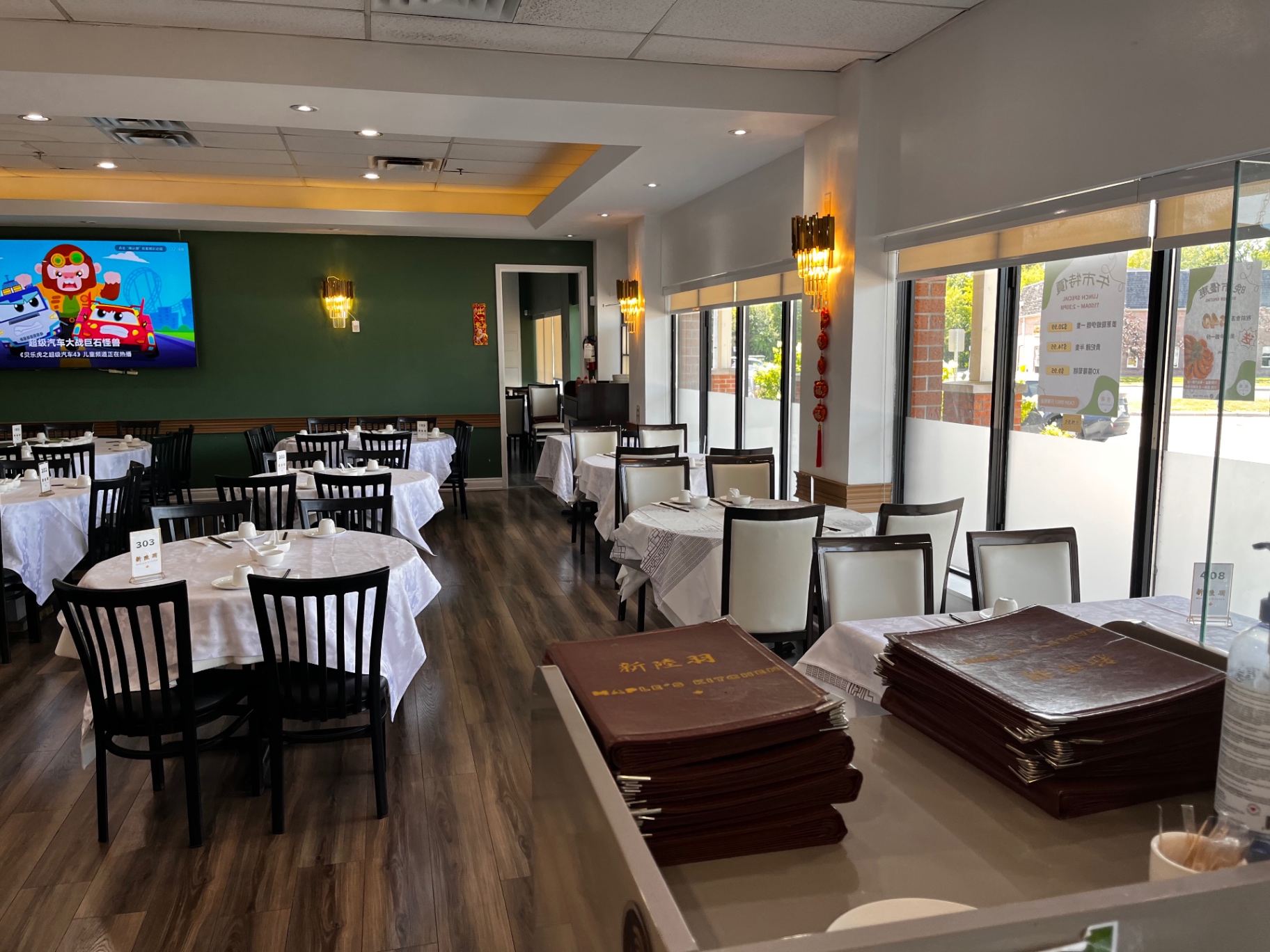 Dining room at Maple's Kitchen
